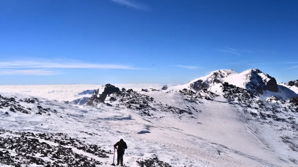 ascender el monte adrar n dern 4001m ubicado por el macizo del Toubkal