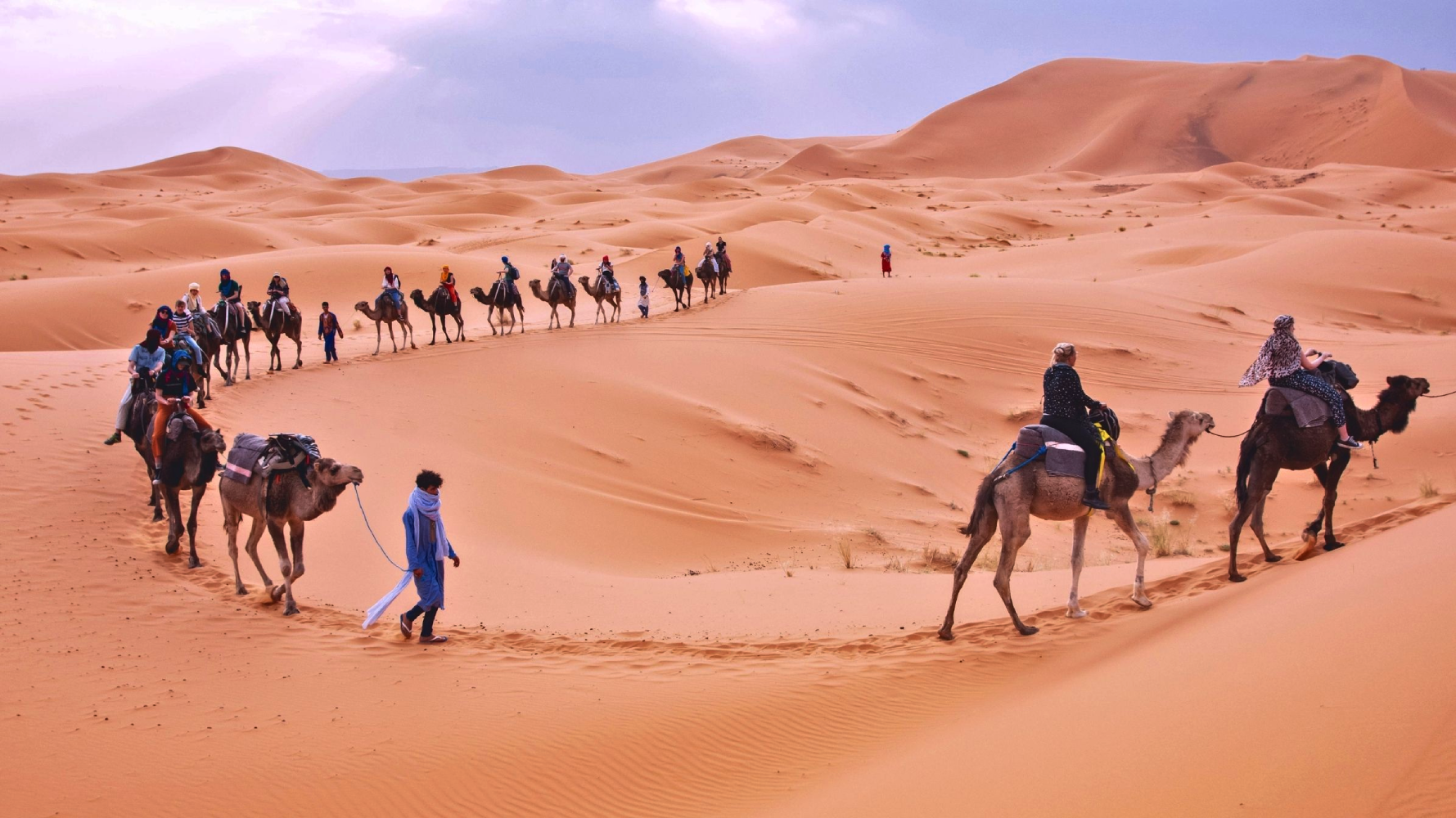 ruta en camello por el desierto en Marruecos