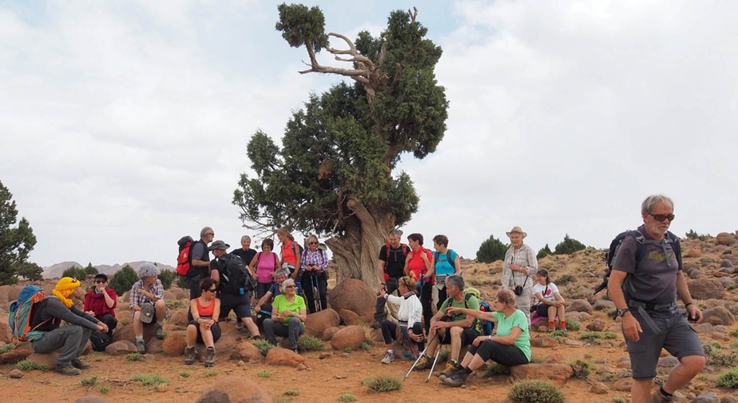 trekking por la montana y el desierto